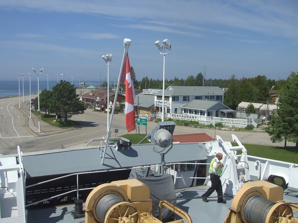 Die Chi-Cheemaun legt im Hafen von South Baymouth auf Manitoulin Island am 22. Juni 2009 ab by Wolfgang Hanko