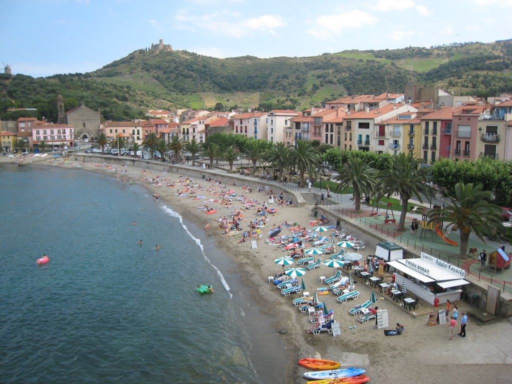 Collioure beach by josleeser