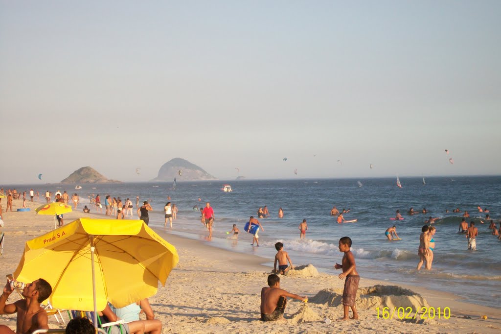 Entardecer na Barra da Tijuca by Marcelo Leão