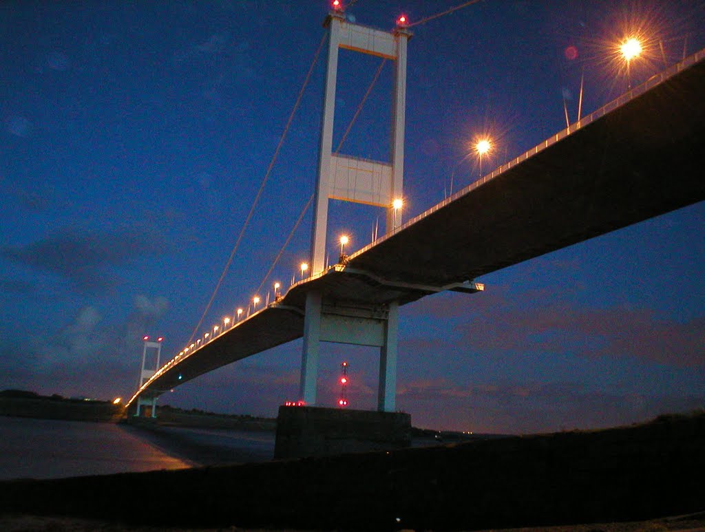 Old severn bridge, twilight by Lee ivins