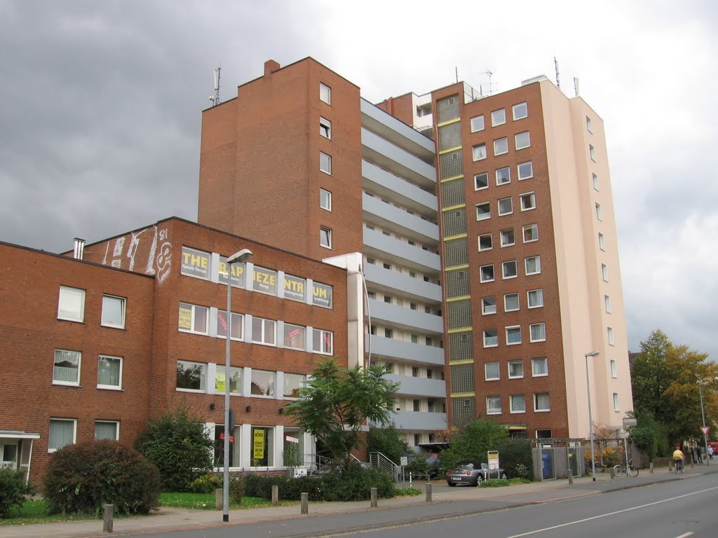 Döhren - Hochhaus Garkenburgstr 10 by brickl