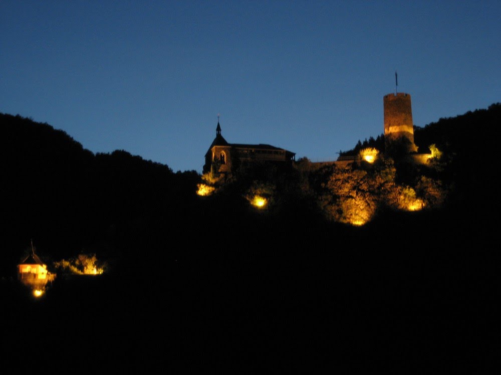 Burg Bischofstein bei Nacht by StefanL.