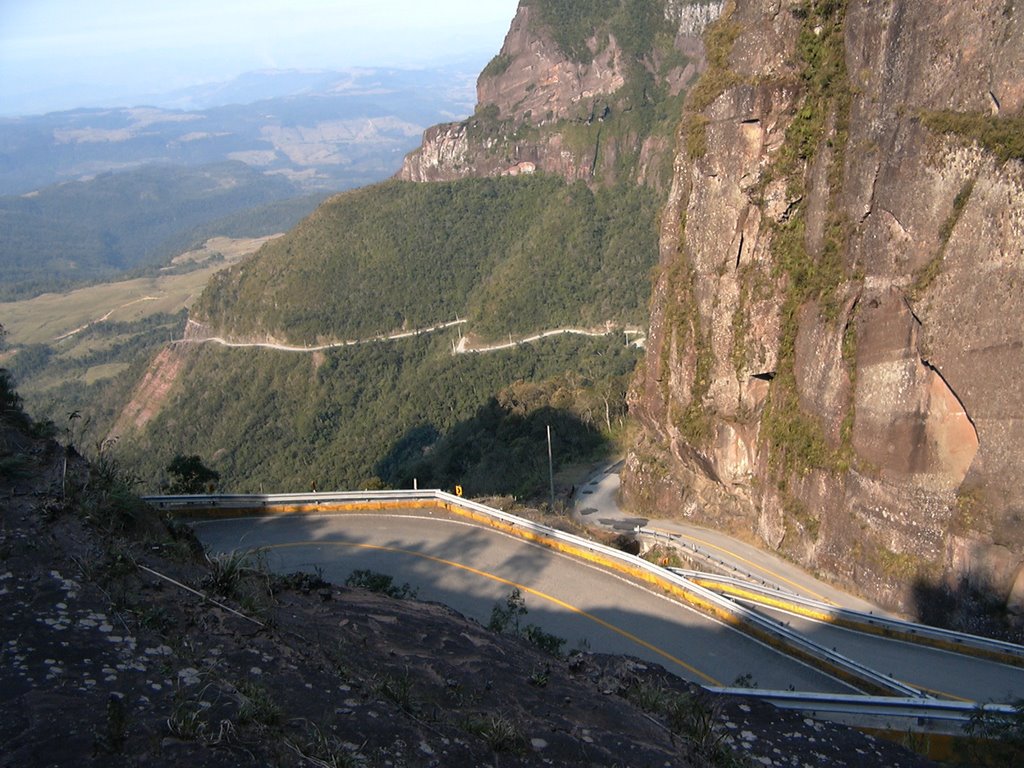 Serra do Corvo Branco by Gabriel Hj Lee