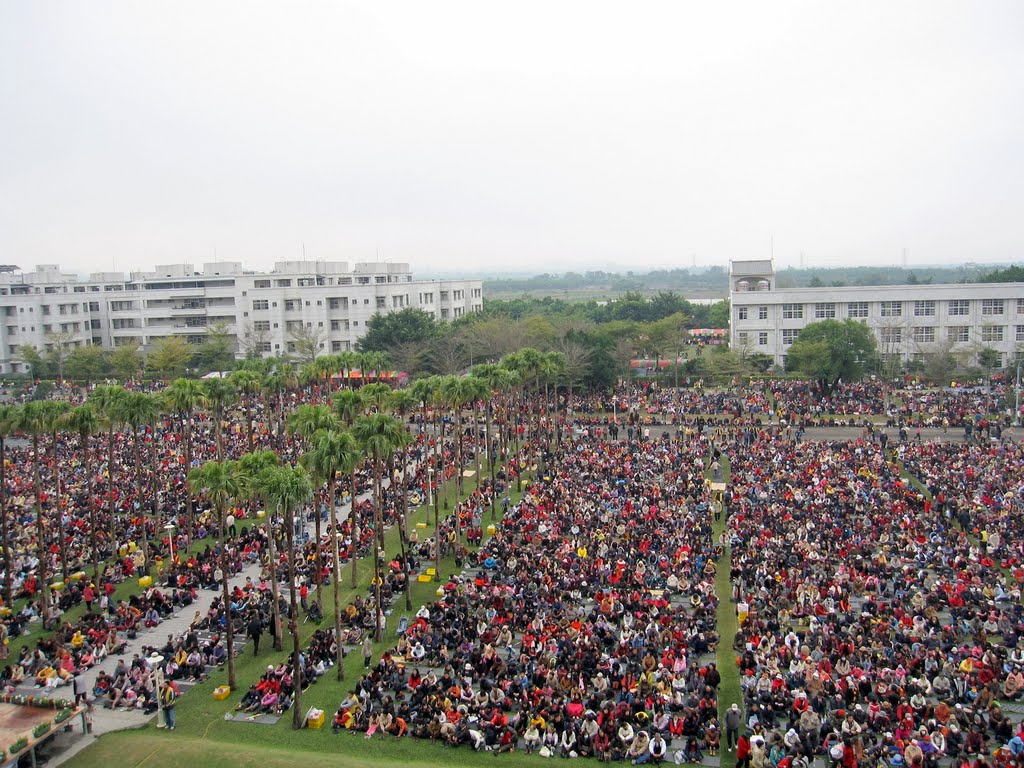 福智教育園區2010朝禮法會 by chienhaw