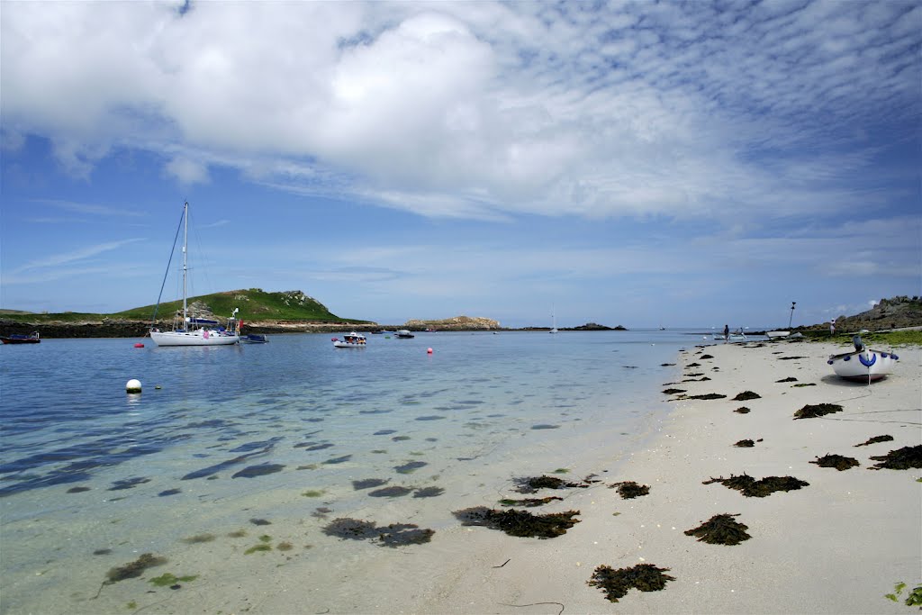 Lower Town Quay, St Martin's by Andrew Roland