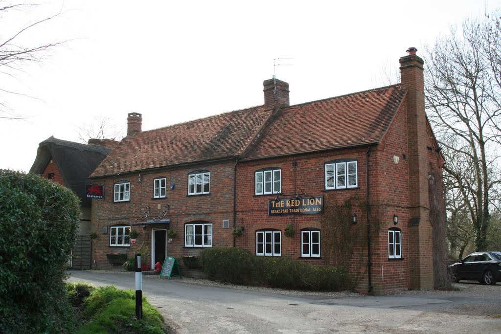 The Red Lion, Blewbury, Oxfordshire by Roger Sweet