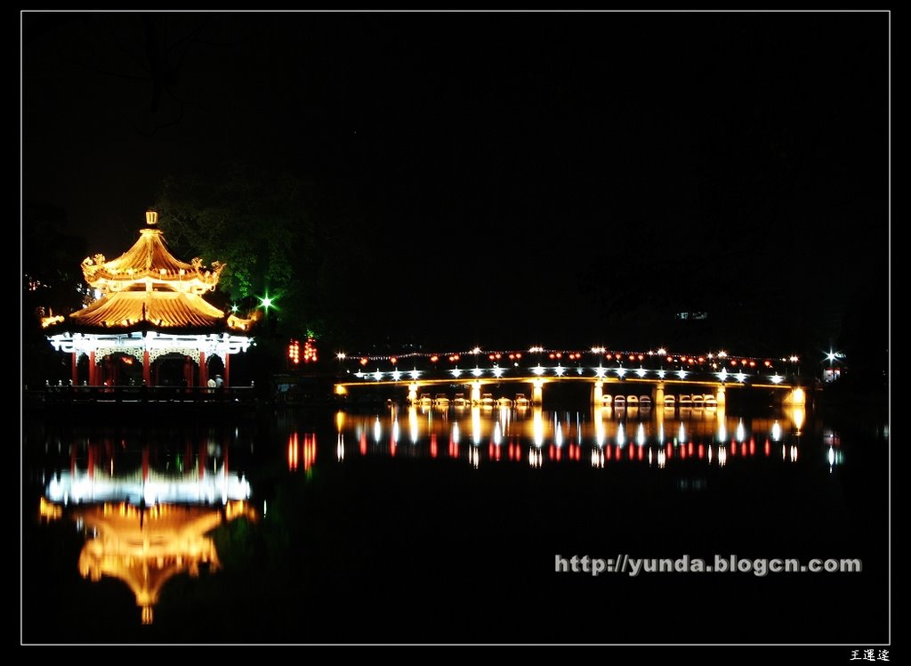 The west lake park night 西湖夜 by 只作记录 非精品