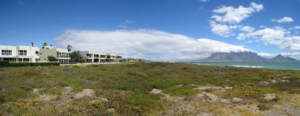 Apartments and Table Mountain by matjali