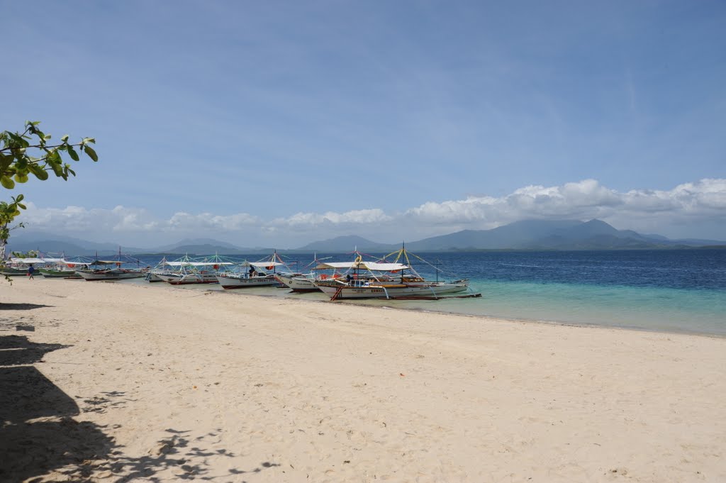 Snake Island, Palawan, Philippines by ben policar