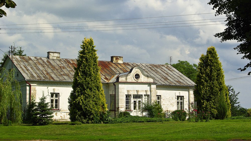 Moniatycze, Old presbytery by Slawomir Purzycki