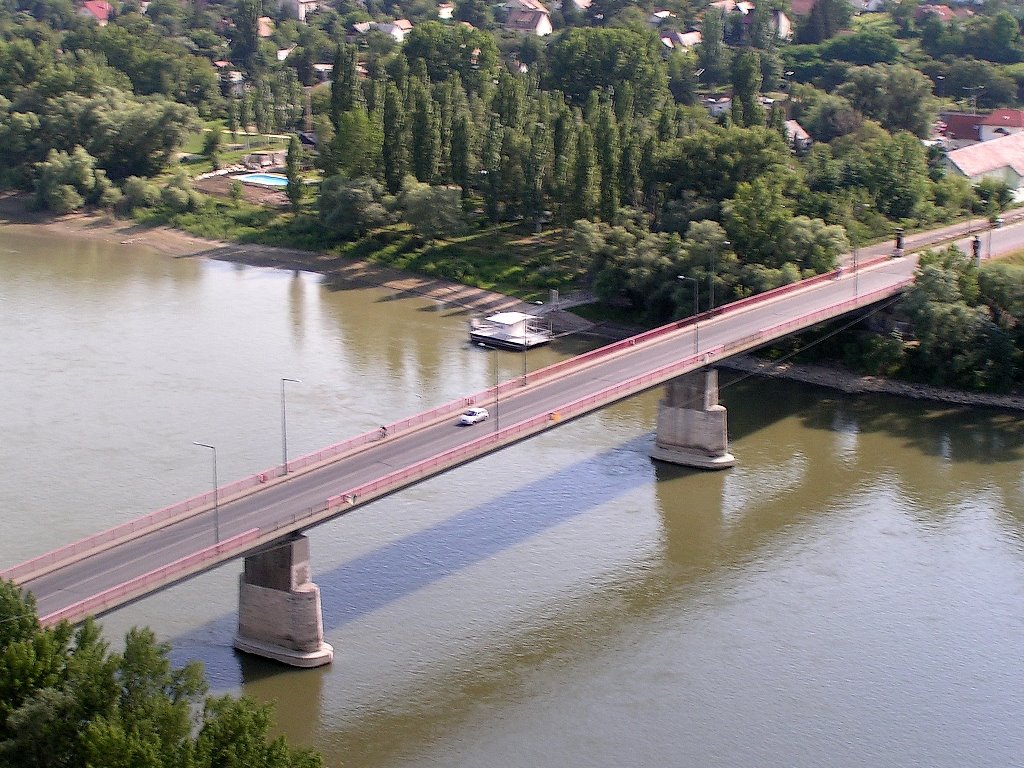 Bridge over the Danube by AndrasKugler