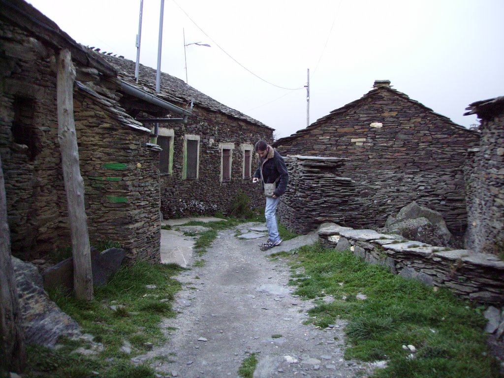 Majaelrayo - Casas tipicas / Typical houses by Mortyzia