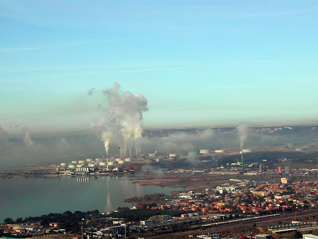 France Pollution (Berre) by Claude Roussel-Dupré