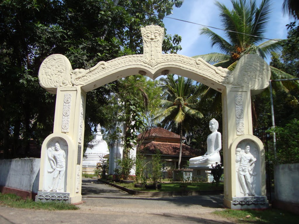 Bodhirukkharamaya Temple at Pinwatta, Panadura by jmsbandara