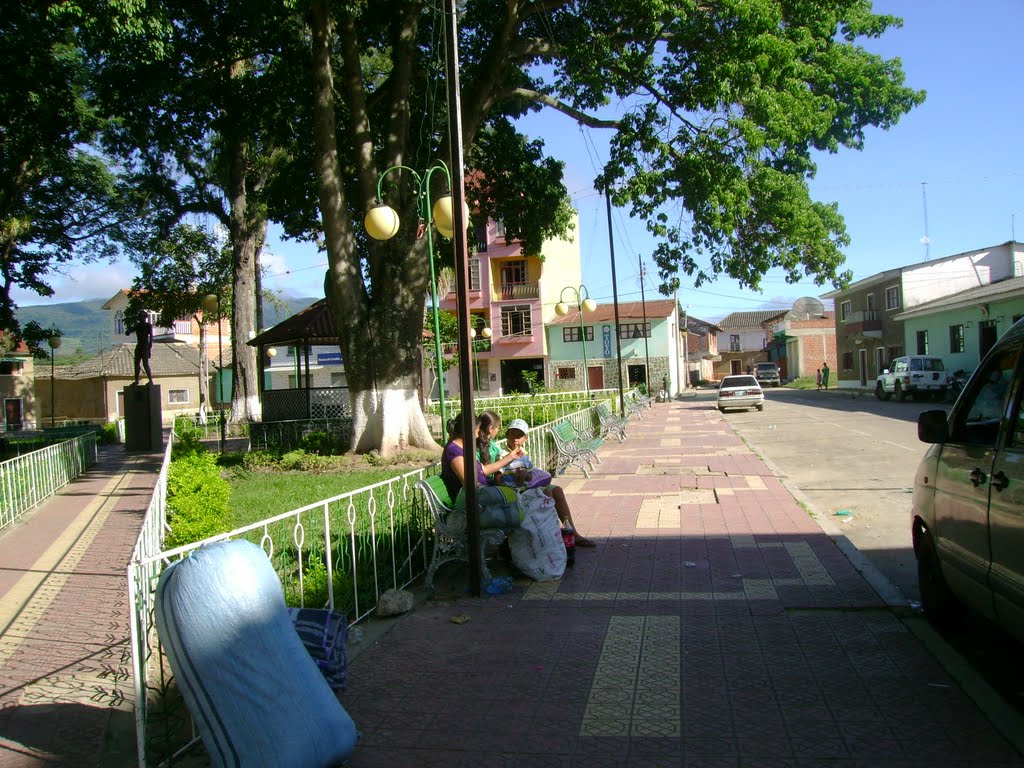 Plaza central de Monteagudo lado 1 by jimmy.sanabria