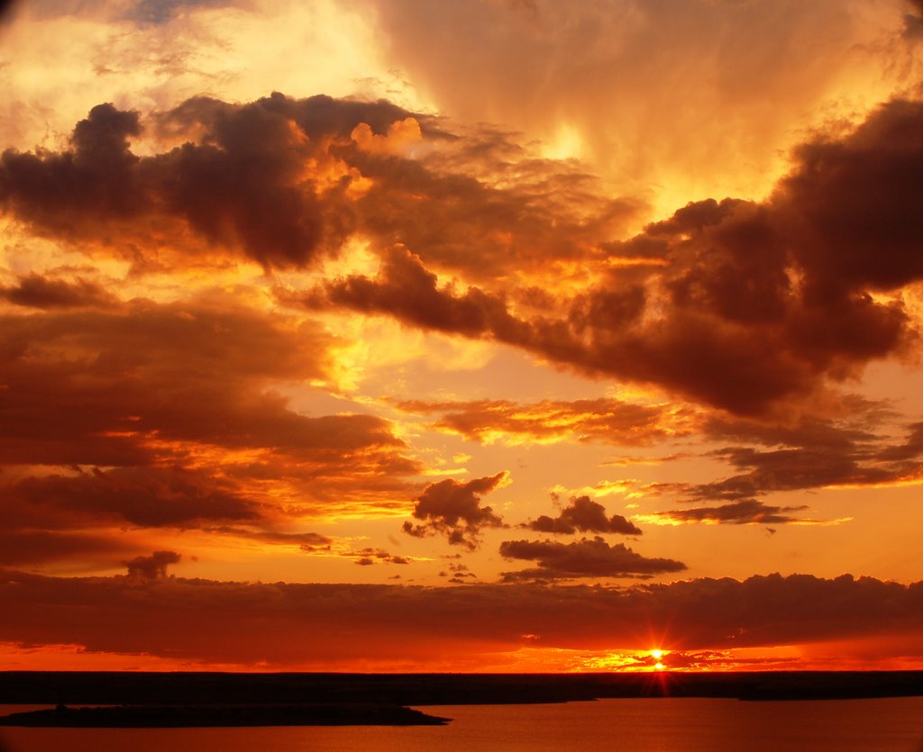 Sunset at Hardap Dam by Ferdi Nell