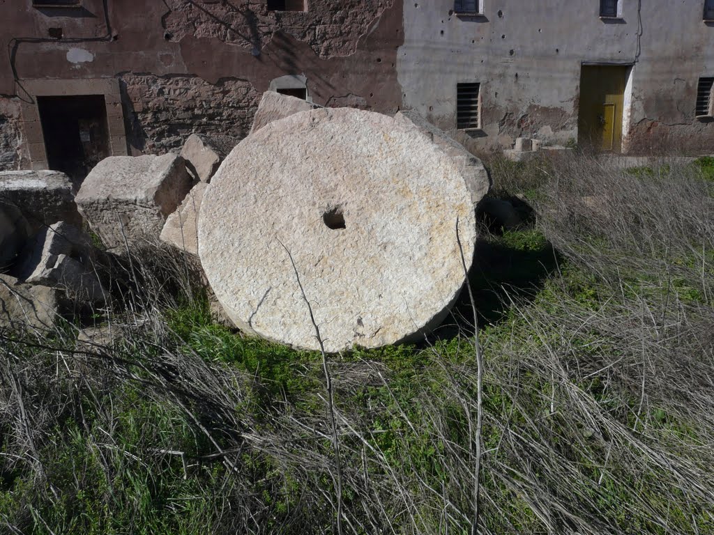 Pedra de Moli (Al costat del Monestir) by aocastells