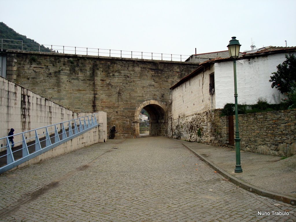 Pequeno Túnel by Nuno Trabulo