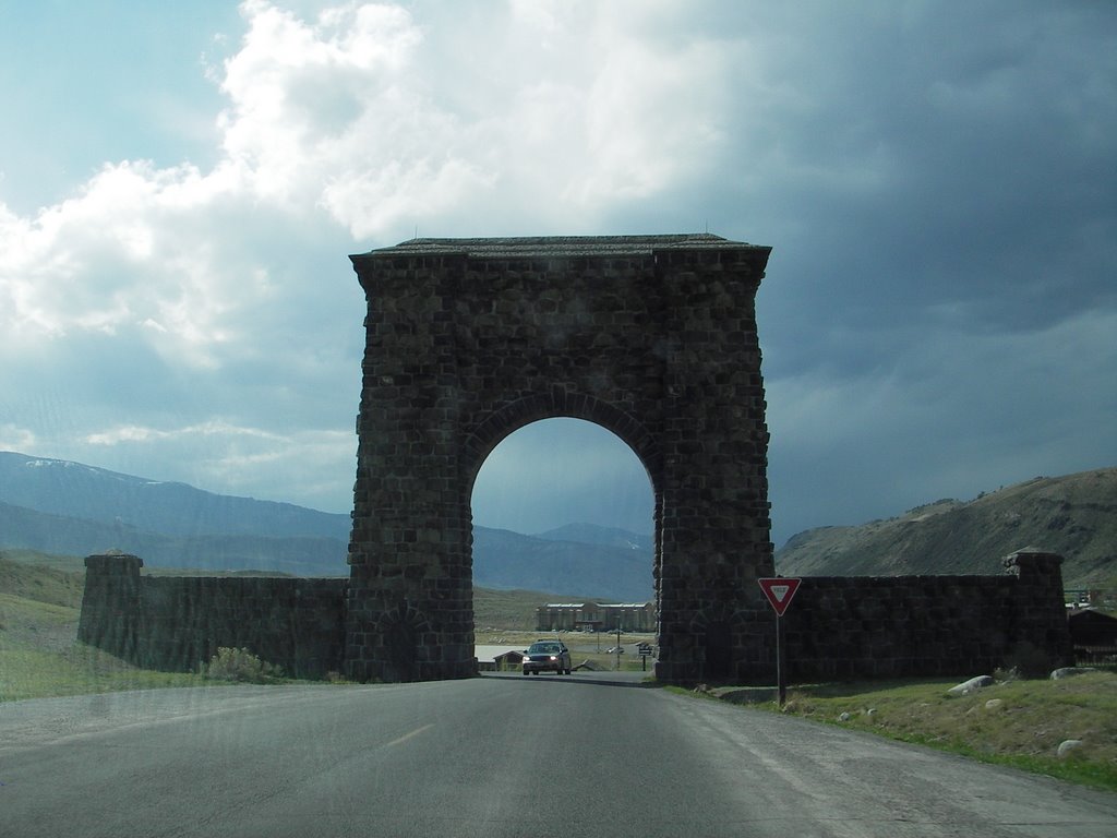 North Entrance, Yellowstone NHP by Carlos Madrid (Chica…