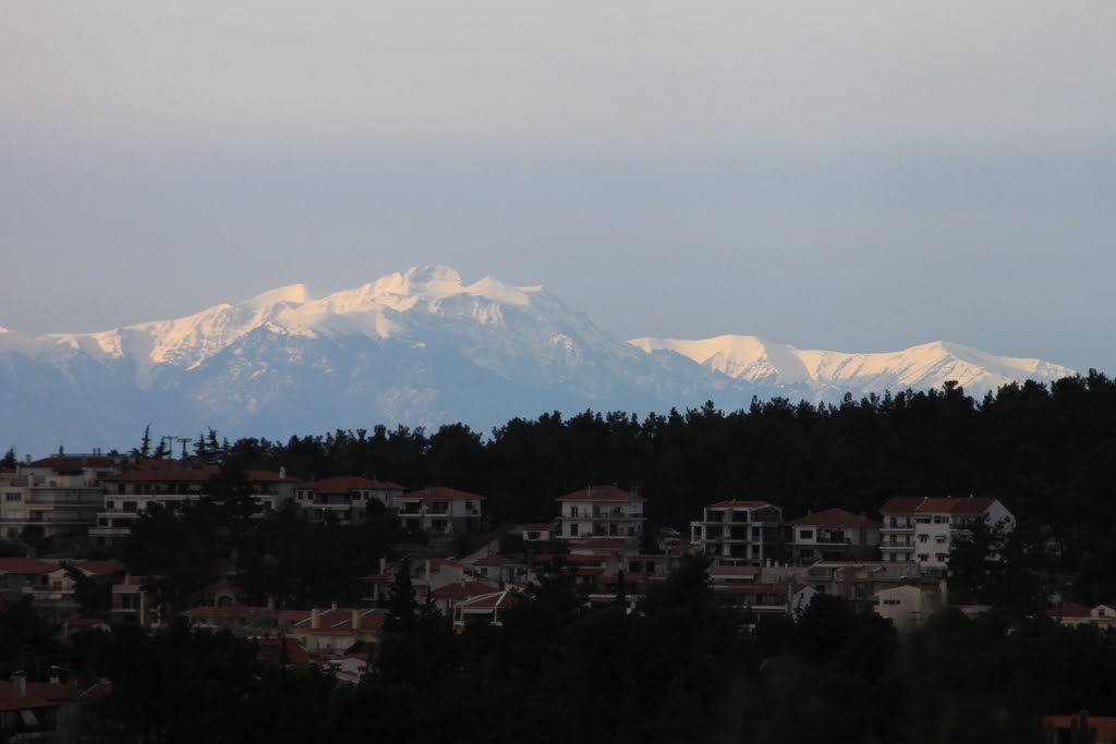 Mount Olympus crowns Thessaloniki on a Monday morning by Udo H. Winter