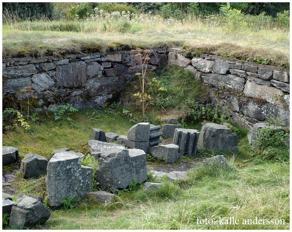 Dragsmark klosterruin by Kalle Andersson