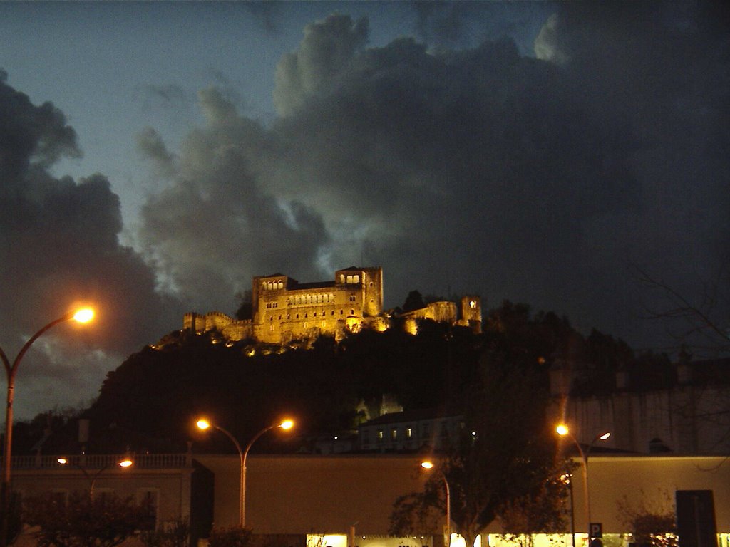 Castillo Leiria by Ernesto Paz