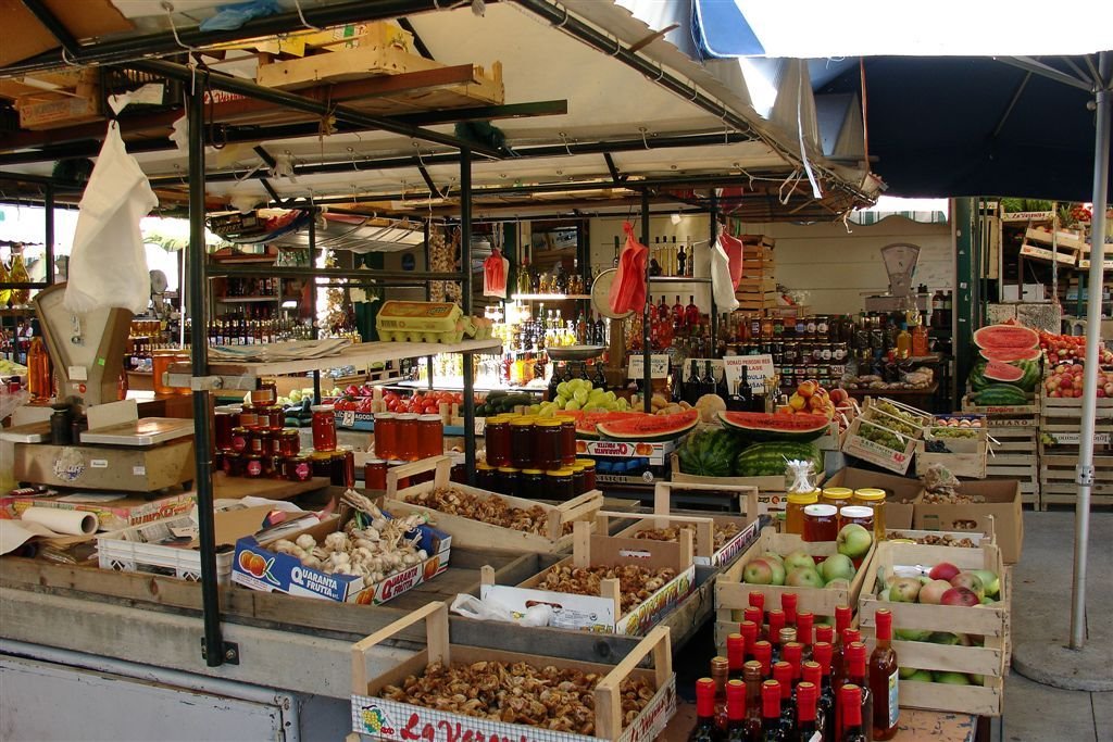 Makarska - Mercato tipico by Giancarlo Ticozzi