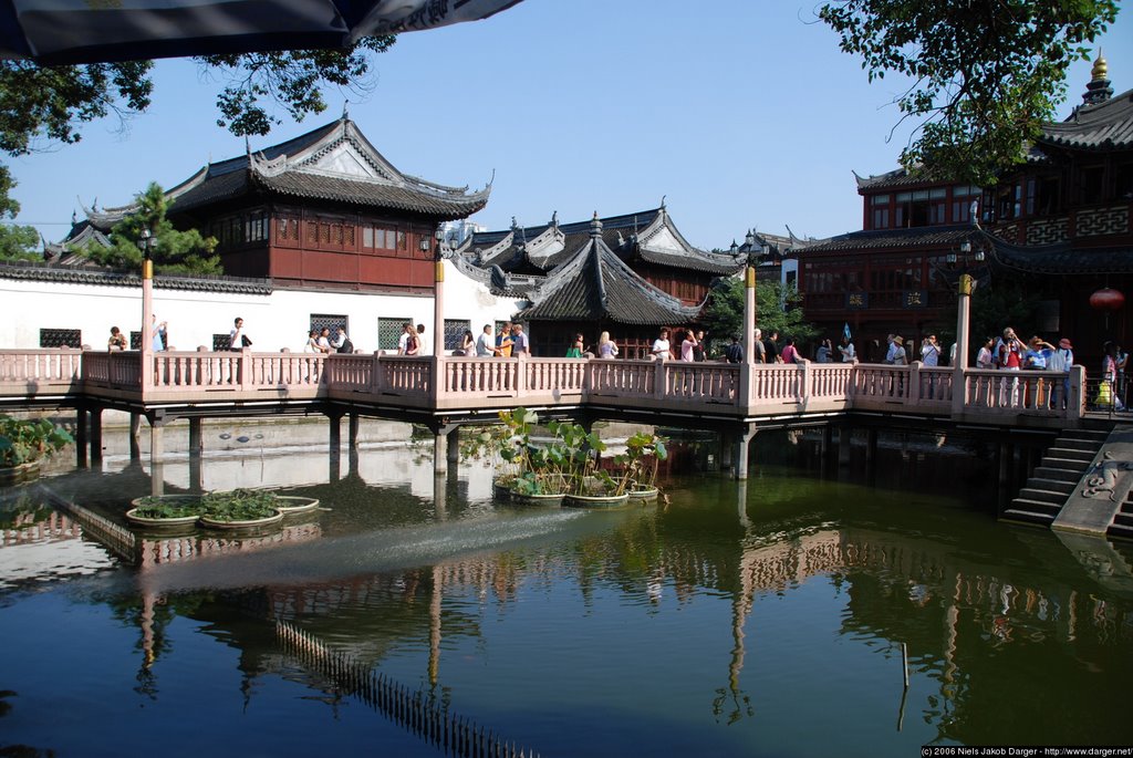 2006-09-24 The Yuyuan Gardens by Jakob Darger