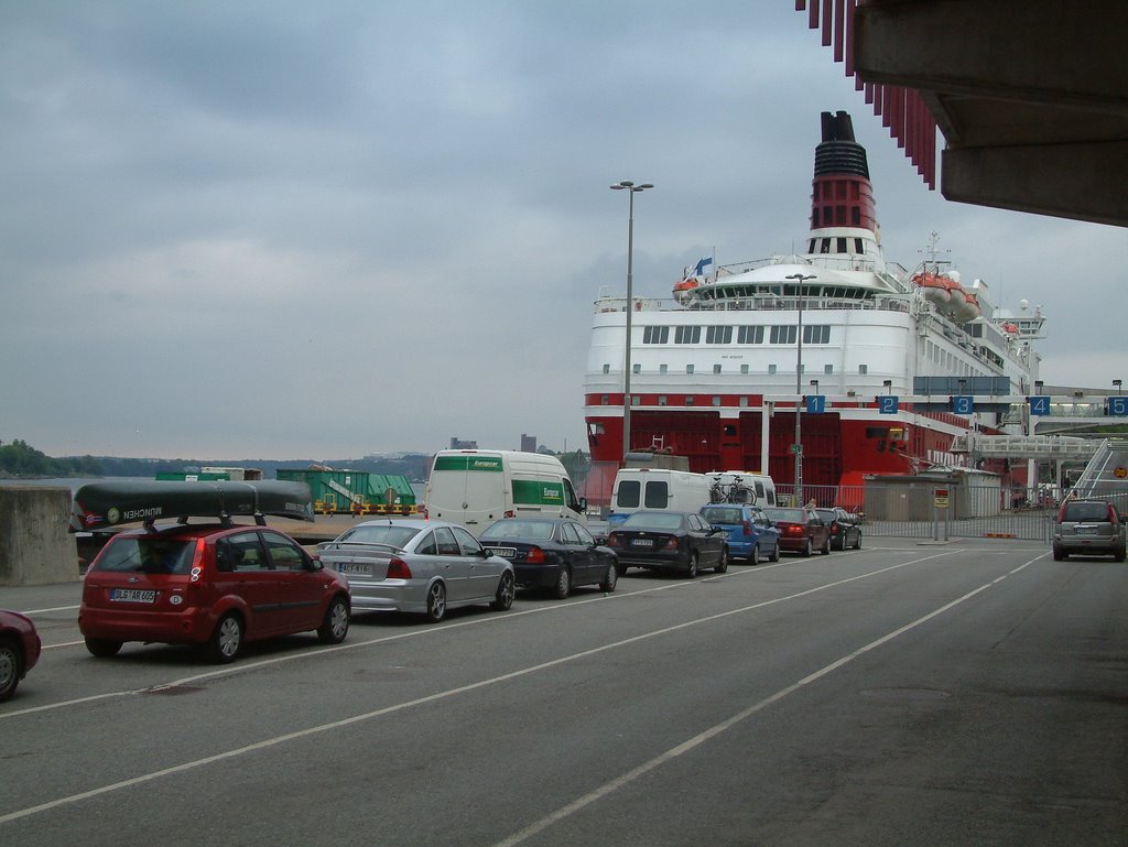 Waiting to board the day-ferry to Turku by Johannes Philipp