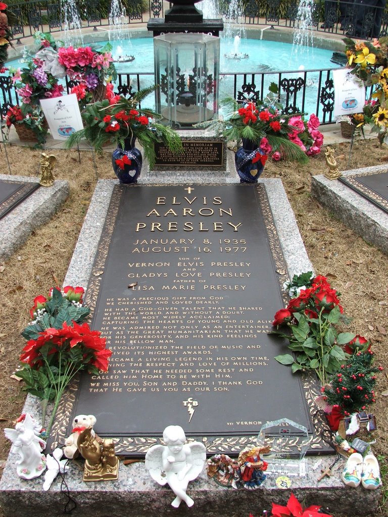 Elvis Gravesite by Andrew Holden