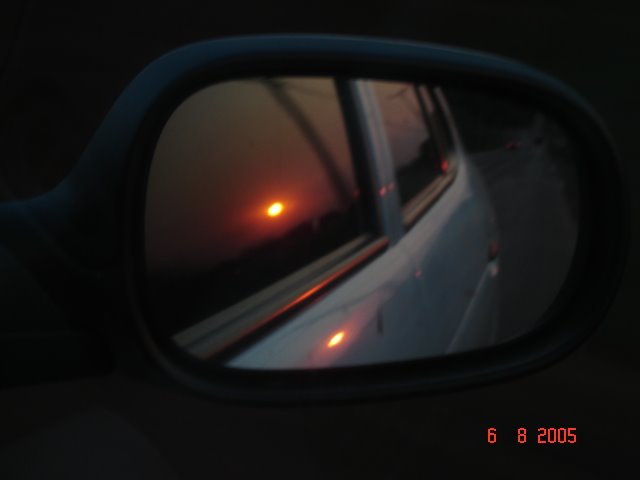 Pôr-do-sol pelo retrovisor - vindo de Missal by Joel Donin