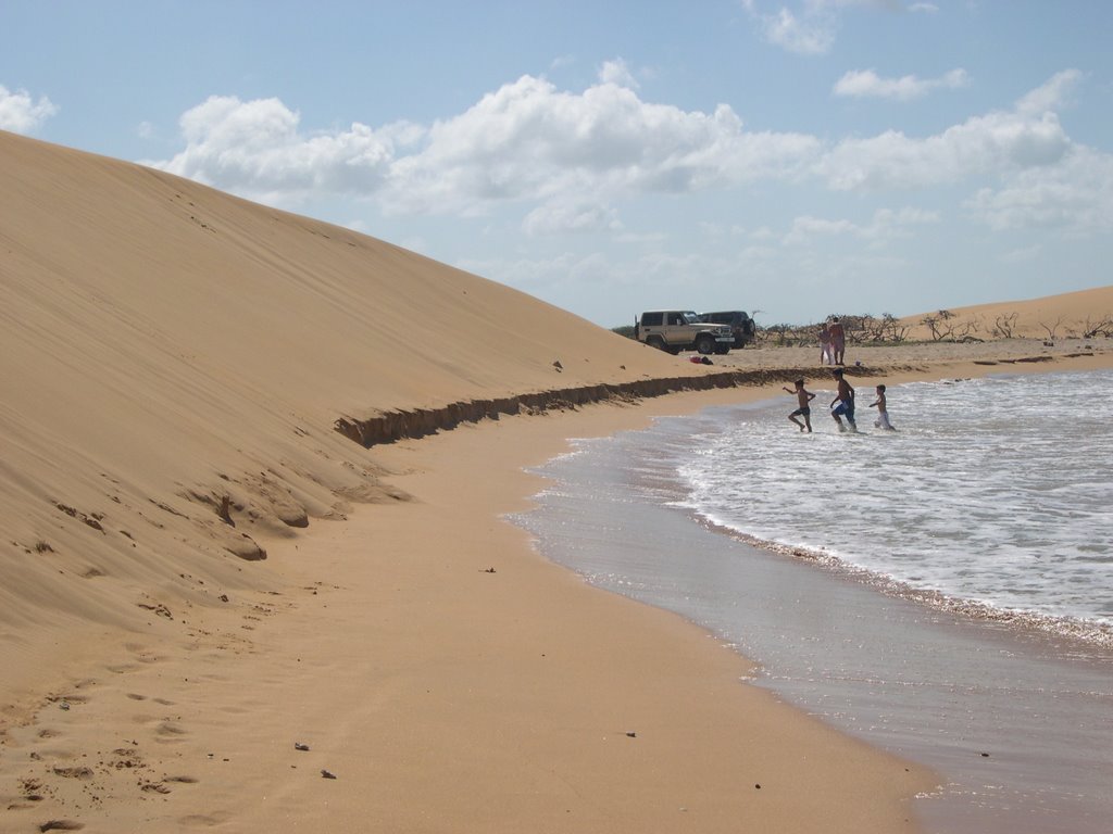 Playa de Médanos al oeste de Cabo San Román by Alfredo E. Ochoa