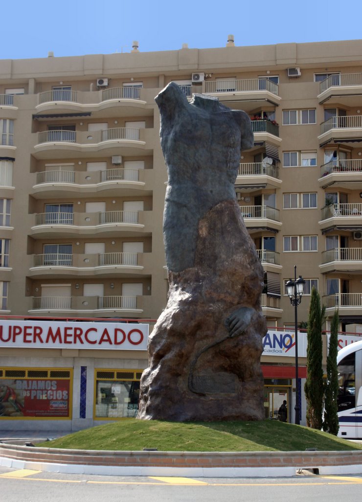 Spanish Roundabouts - New Statue 2 by Thesquire