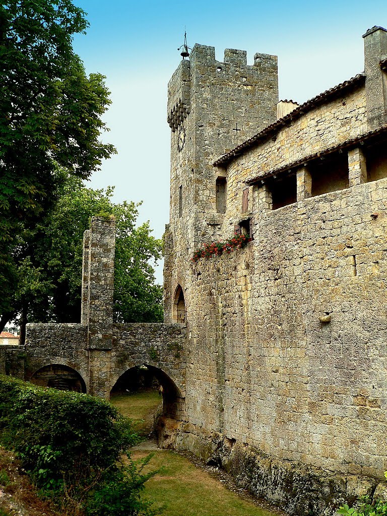 France, la cité de Larressingle, l'enceinte fortifiée by Roger-11