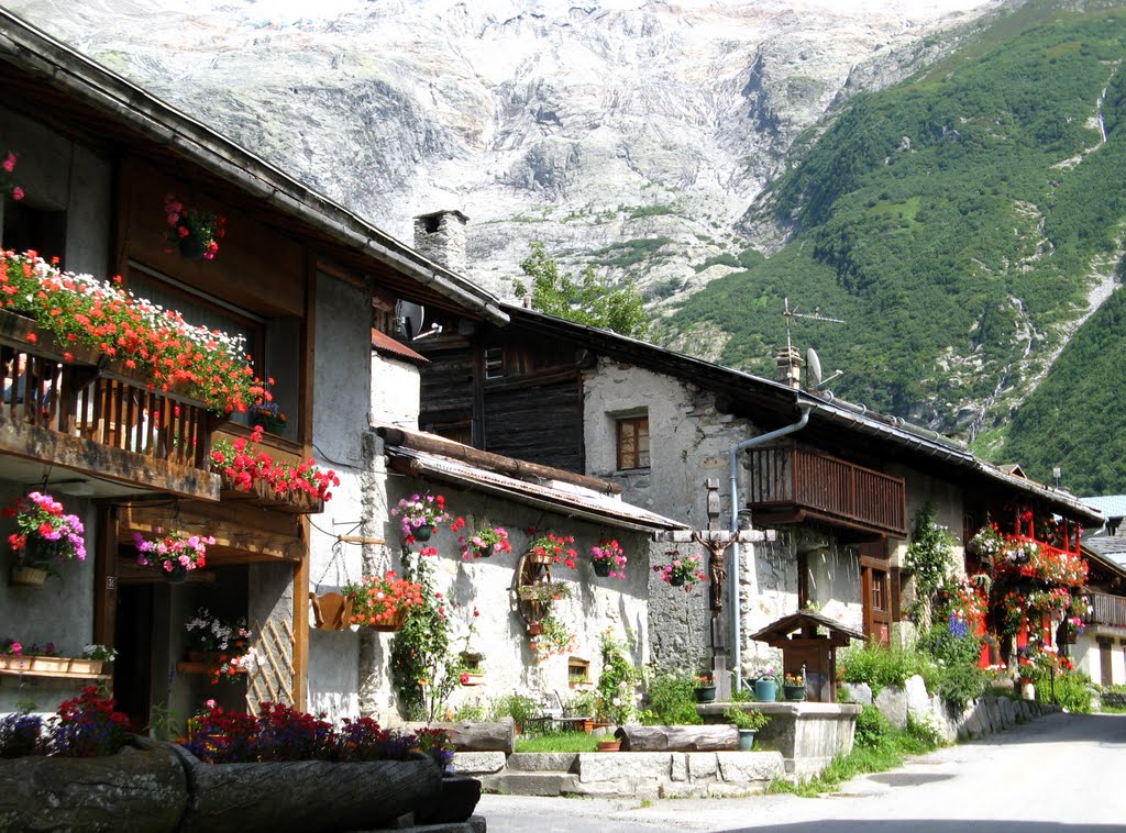 Le village du Tour by Liliane Paingaud