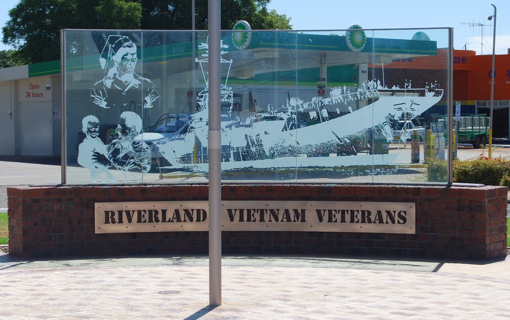 Riverland Viet Nam veterans' memorial by Phaedrus Fleurieu