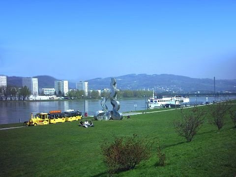 Linz Skulptur im Donaupark by edga