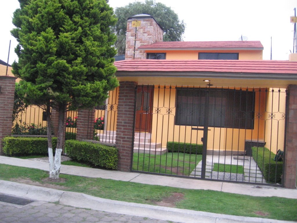 Casa en el Fracc La Virgen, Metepec Mexico by ~☂slavva☂~