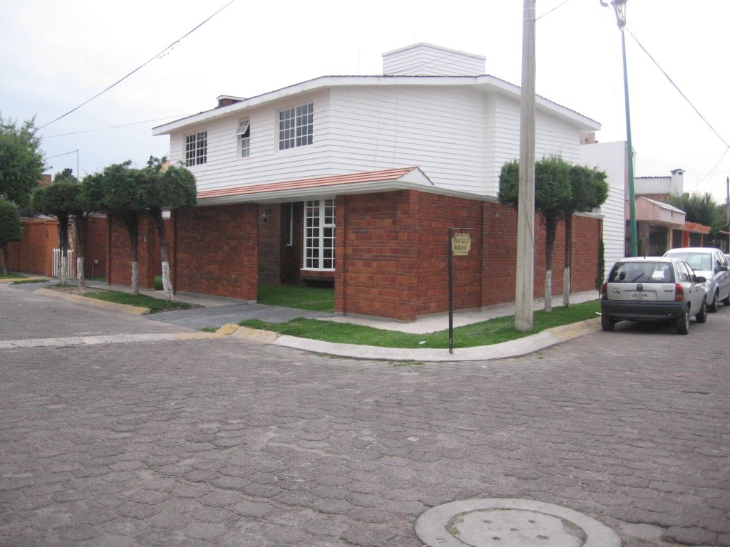 Casa en el Fracc La Virgen, Metepec Mexico by ~☂JENNY☂~