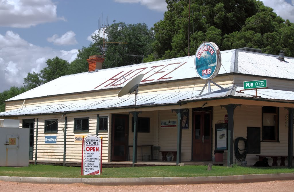 Kyalite Hotel (Kyalite was formerly known as Wakool Crossing) by Whroo70