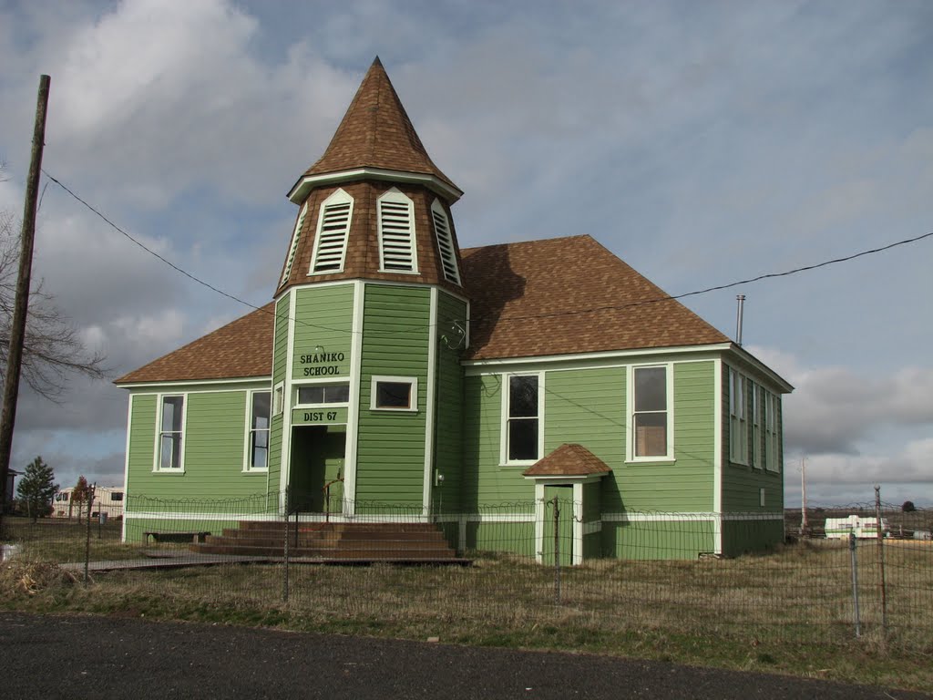 Shaniko School, Oregon by jlcummins