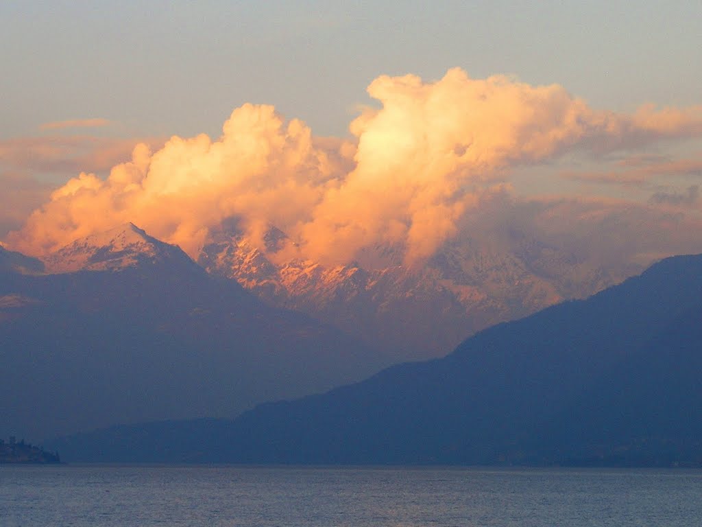 Menaggio - Tramonto sulle Alpi Retiche by rossettiv