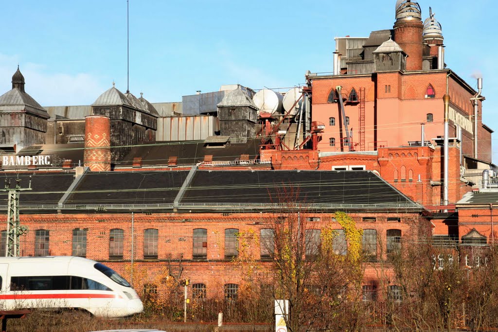 Tradition und Moderne: ICE-Einfahrt vor der Malzfabrik Weyermann by SteffBA