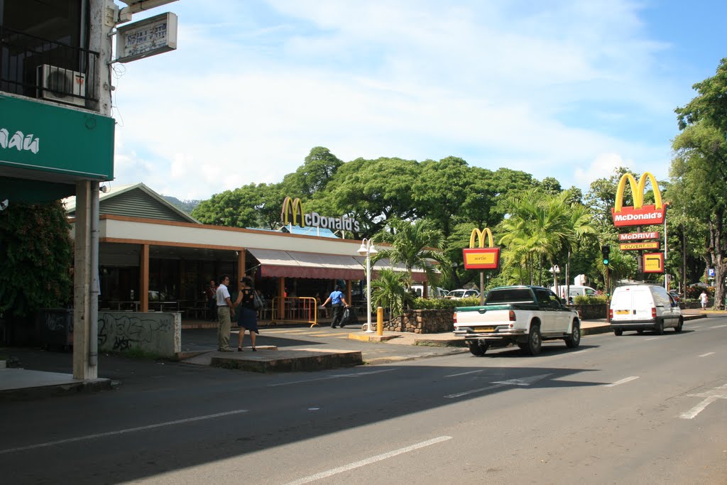 McDonald's de Papeete by Jean-Pierre Proulx