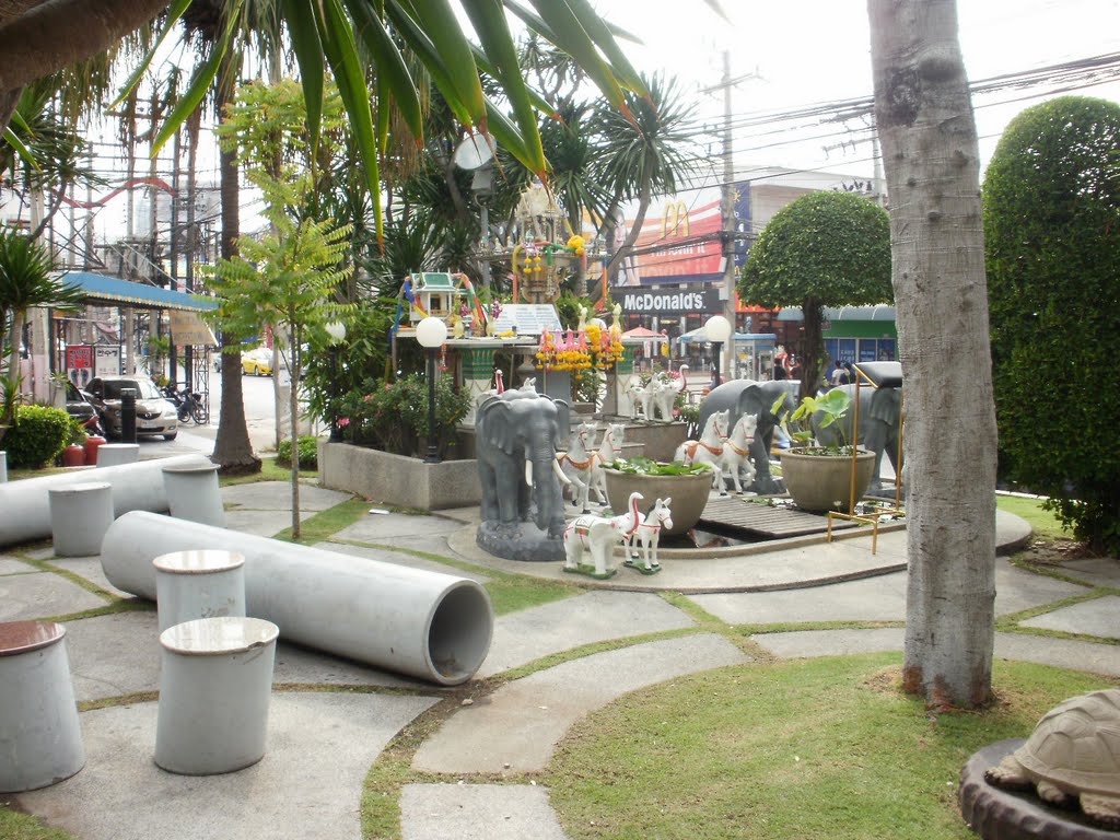 Pattaya Second Road. Jan 2010 by Gerold Vluggen