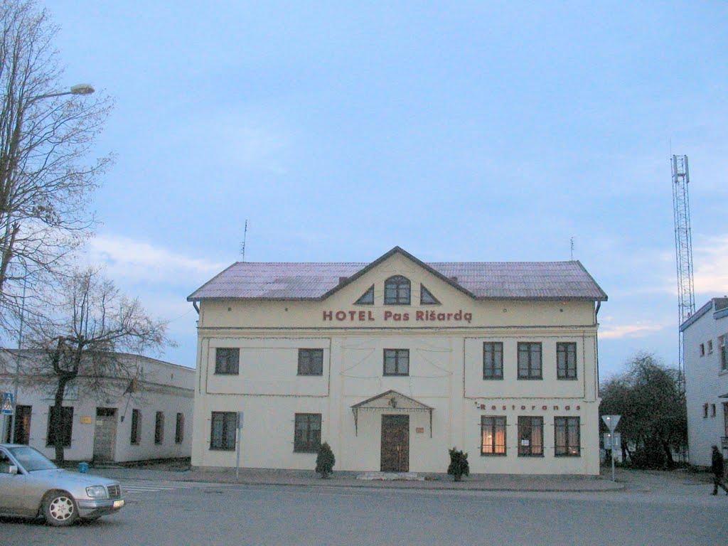 Polska Średnia Szkoła do 1955r-dzisiaj Hotel by ikierna