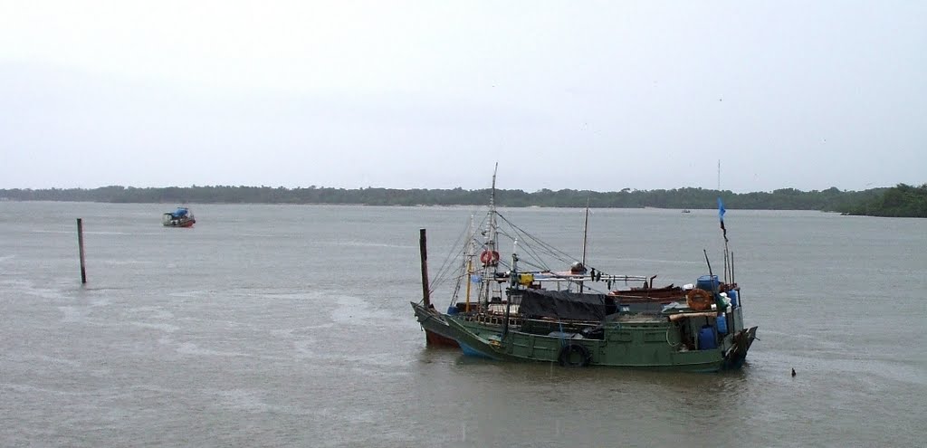 Barco de pesca by PEDRO PAULO