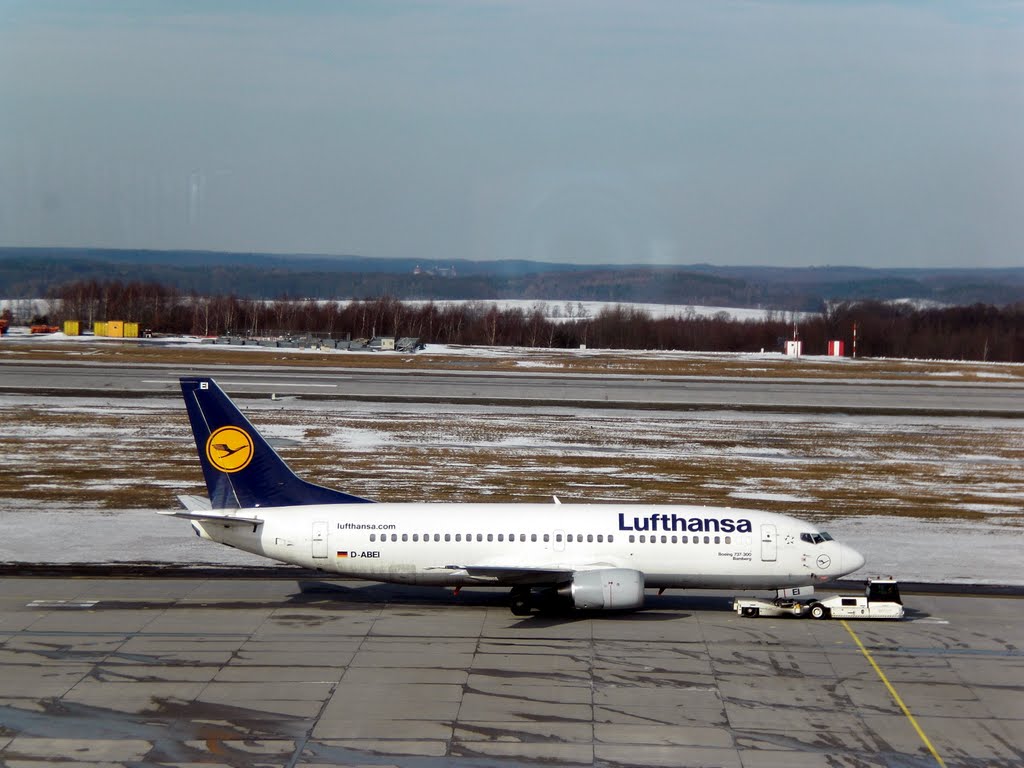 Boeing 737-300 auf dem Weg zum Start by killerspargel79