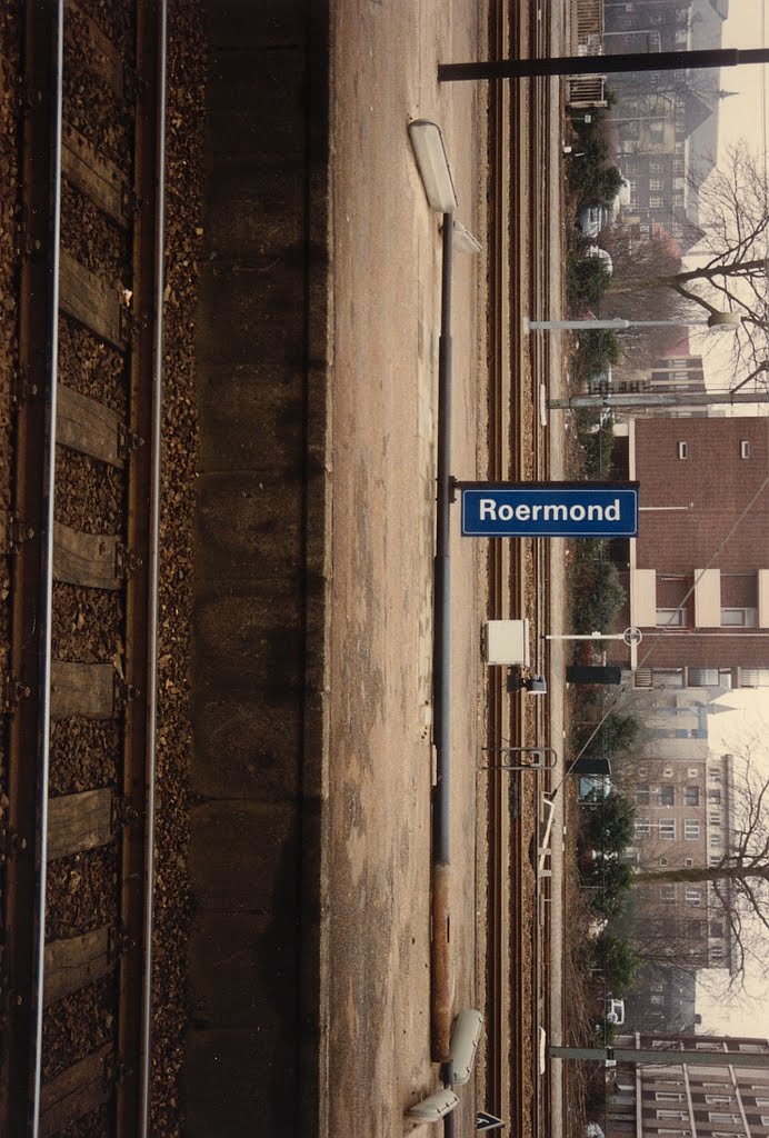 The only way is up.... ROERMOND HBF 1991 by walterskrutser