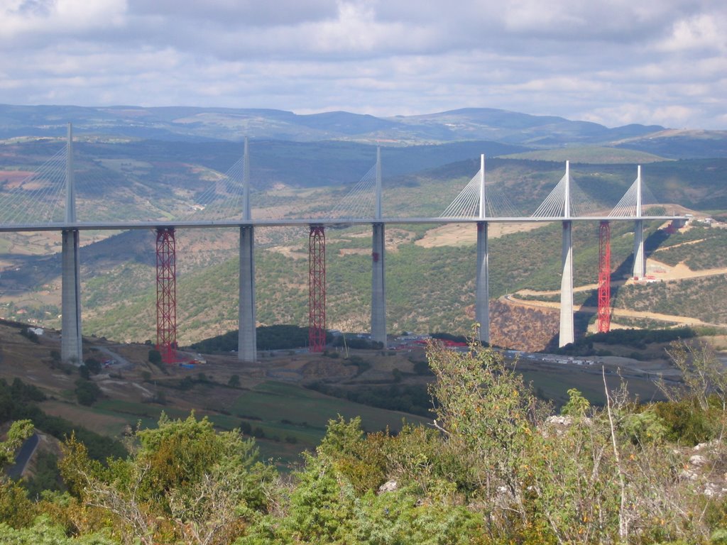 Viaduc de Millau, 13 Octobre 2004. by Phil'Ours